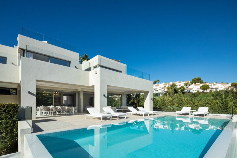 Villa for sale in Haza del Conde, Nueva Andalucia, Marbella