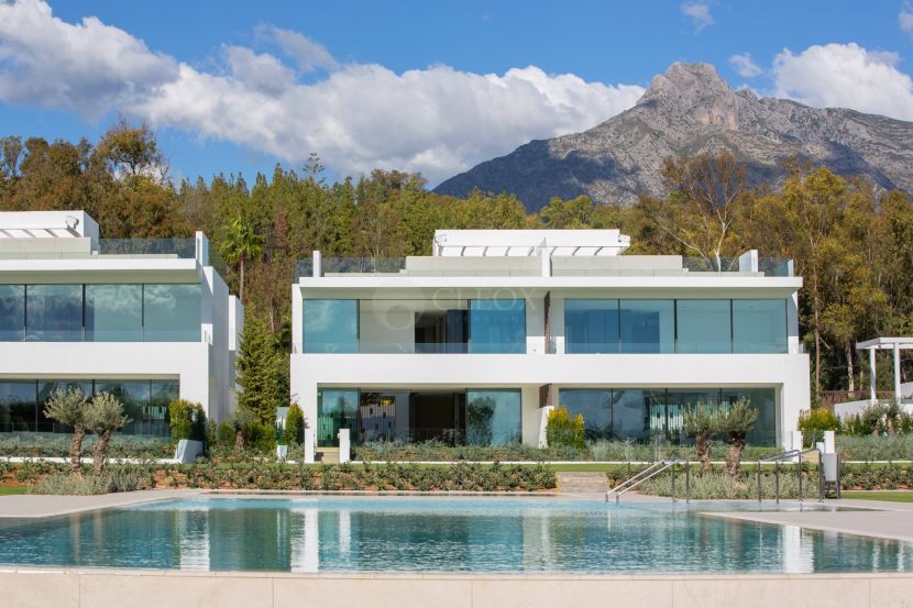 Villa Pareada en venta en Marbella Golden Mile, Marbella