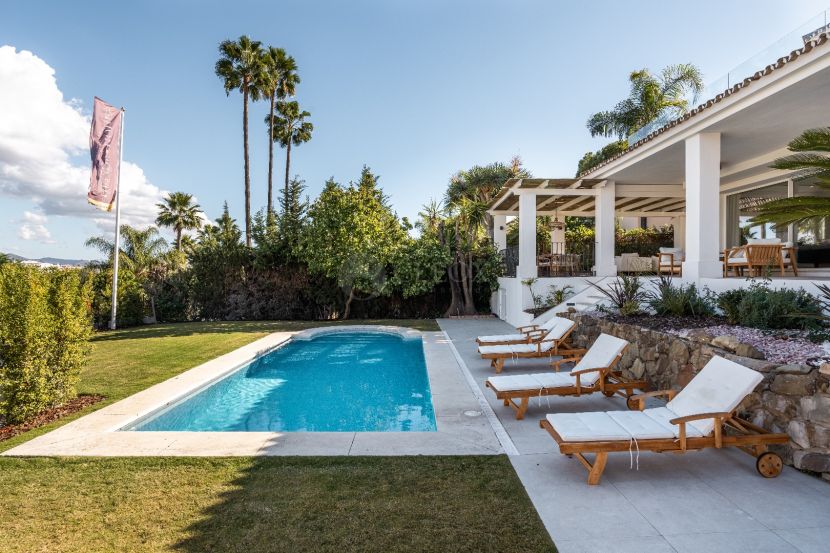 Descubre Villa La Concha: Tu Hogar Mediterráneo Moderno en Las Brisas Golf, Marbella