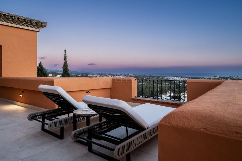 Замечательная квартира с панорамным видом в одном из лучших районов Нуэва Андалусии.