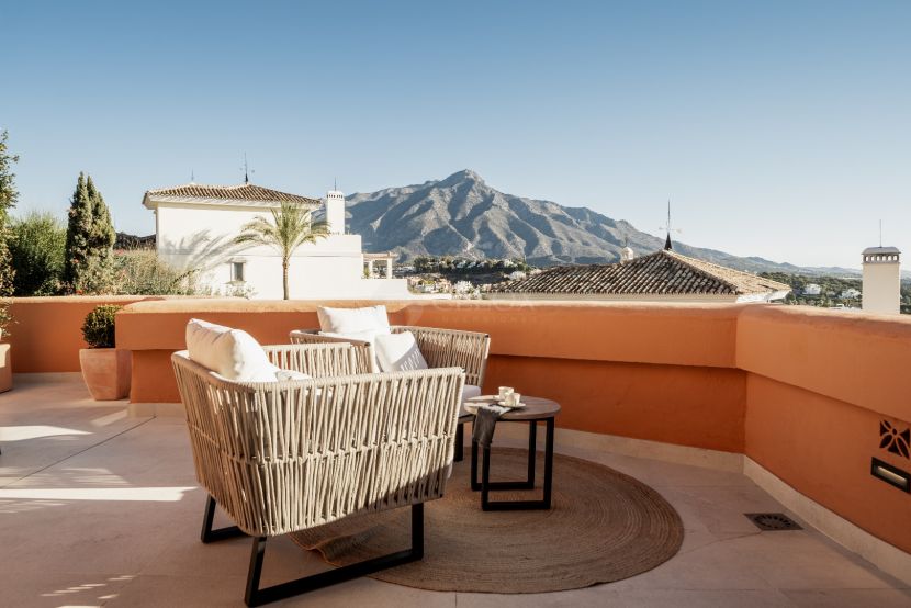 Penthouse for sale in Les Belvederes, Nueva Andalucia, Marbella