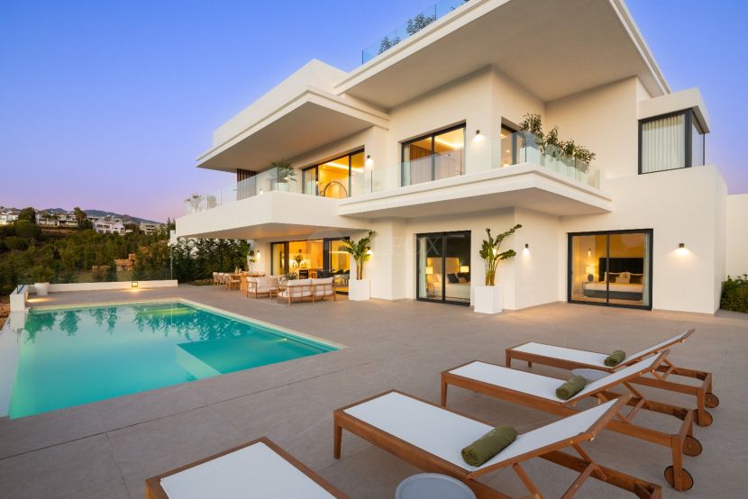 Villa en venta en La Resina Golf, Estepona Este, Estepona