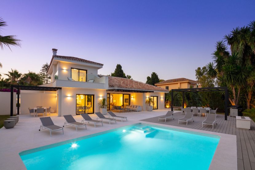 Villa for sale in Cortijo Blanco, San Pedro de Alcantara