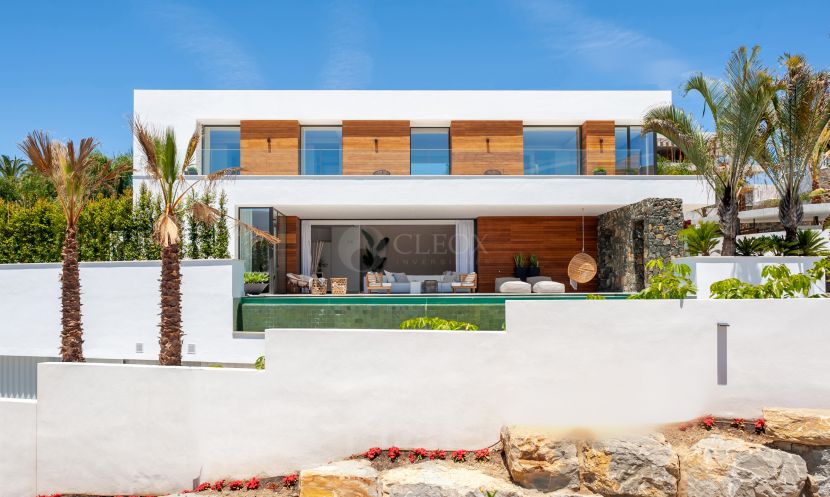 Villa for sale in El Herrojo, Benahavis