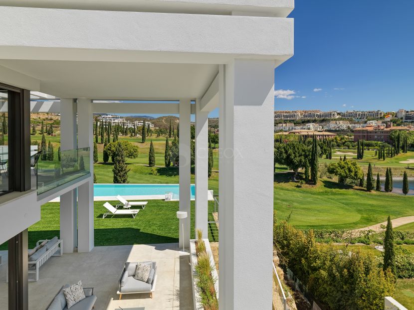 A contemporary luxury villa for sale at Los Flamingos golf, Benahavis