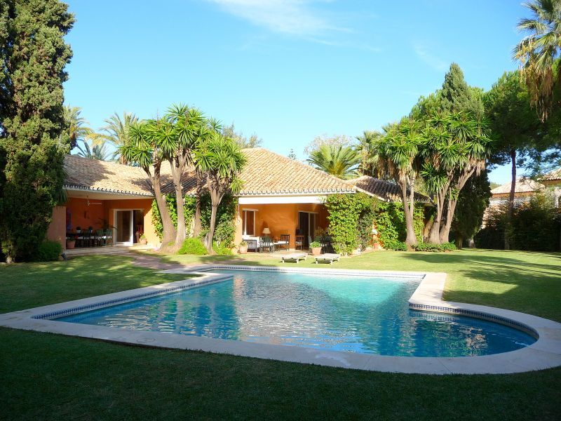 Guadalmina Baja, House for sale