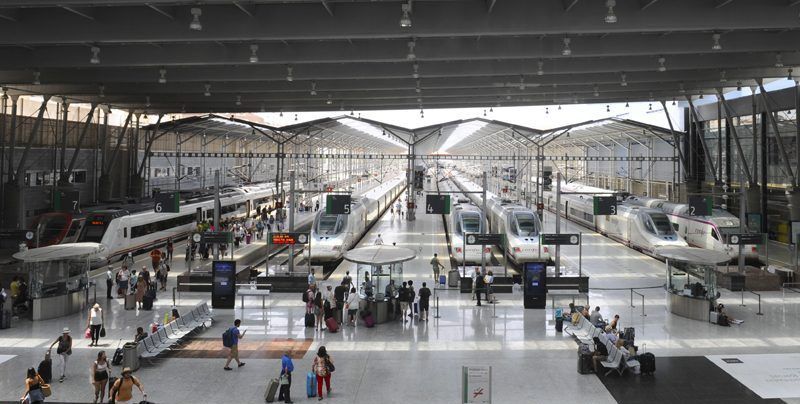 Fotografía del interior de la estación de tren de Málaga María Zambrano