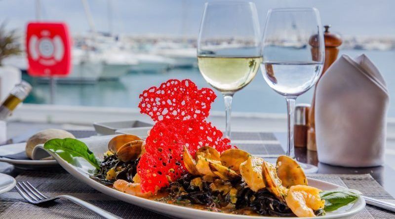Almuerzo con marisco y vinos, vistas al puerto en Restaurante Carpaccio Puerto Banús