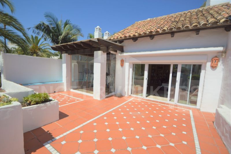 Fantastic Frontline Apartment on the Marina of Puerto Banús, Marbella