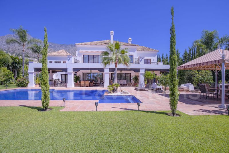 Impressive luxury villa with panoramic sea views in Sierra Blanca