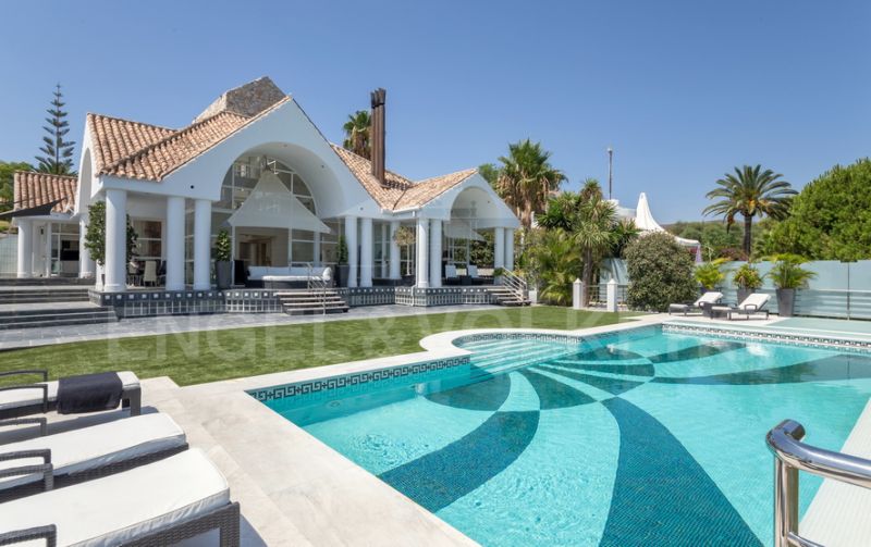 Spectacular Modern Villa in Prestigious Aloha Golf Marbella, Nueva ...