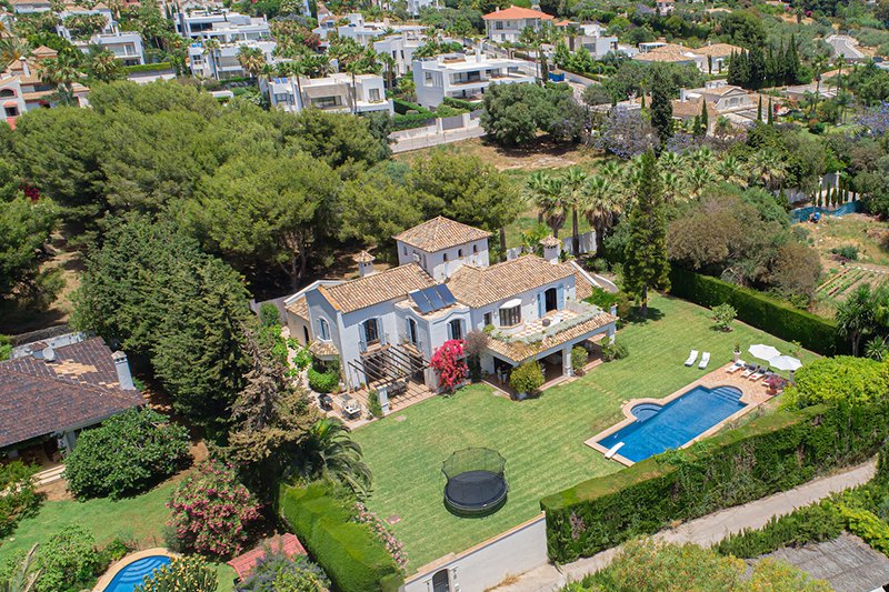 renting or buying a villa in Marbella