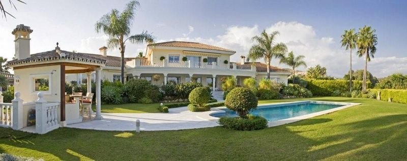 Luxury Villa for sale in La Cerquilla, Nueva Andalucia