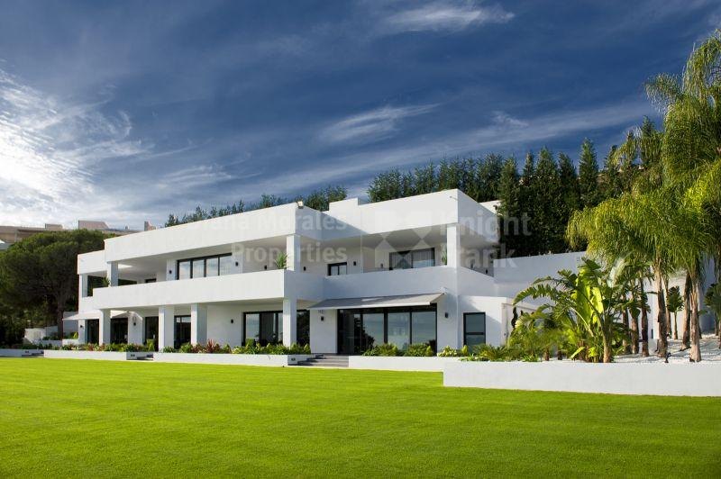 Contemporary Elegance, Villa for sale in Nueva Andalucia