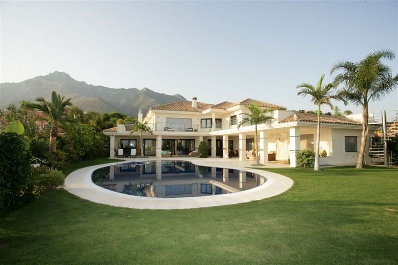 Epitome of Luxury in a Villa in Sierra Blanca