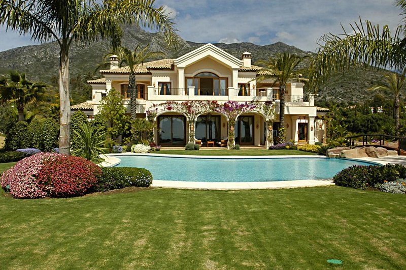 Hilltop Mansion in Marbella Hill Club