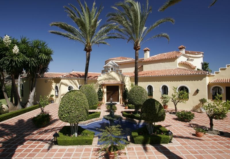 Priceless Waterfront Villa in Guadalmina Baja