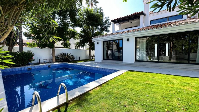 Villa for sale in Rodeo Alto, Nueva Andalucia