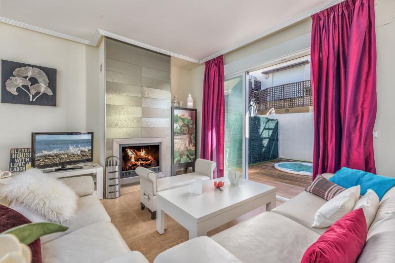 Fantastic LOW PRICE SEMI-DETACHED HOUSE!