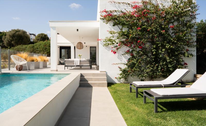 Villa de 3 Dormitorios con Piscina Privada y Jardín en Valle Romano, Estepona