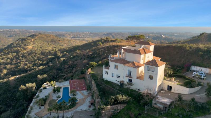 Villa til salg i Estepona