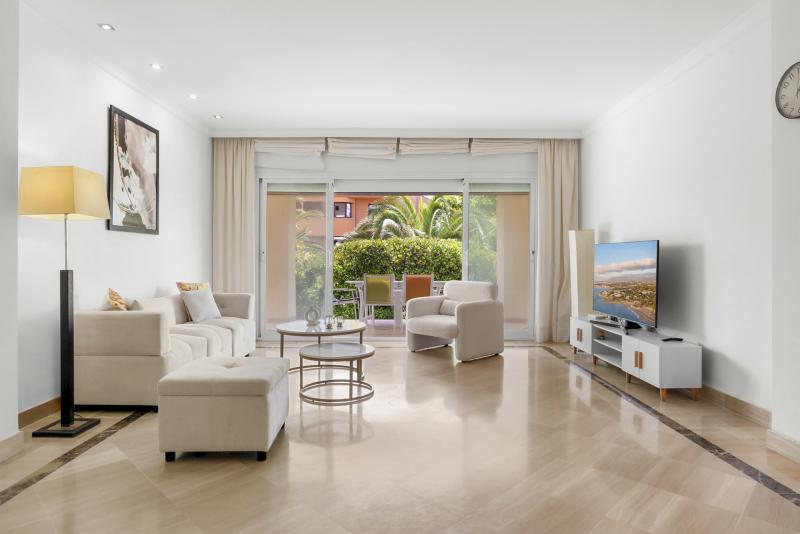 Appartement begane grond te koop in Bahia de Marbella, Marbella Oost