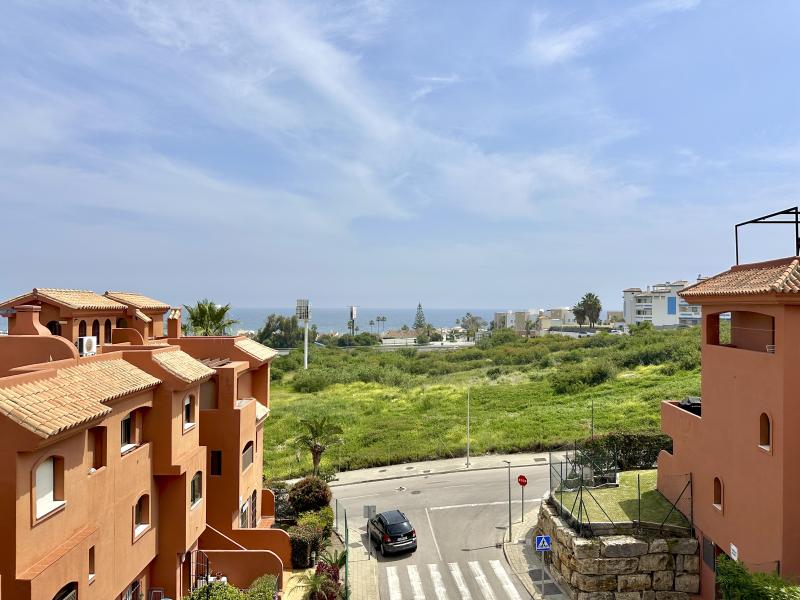 Penthouse duplex de 3 chambres avec vue sur la mer à Costa Galera, Estepona