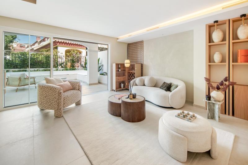 Golden Mile Gem – Renovated Townhouse with Terrace