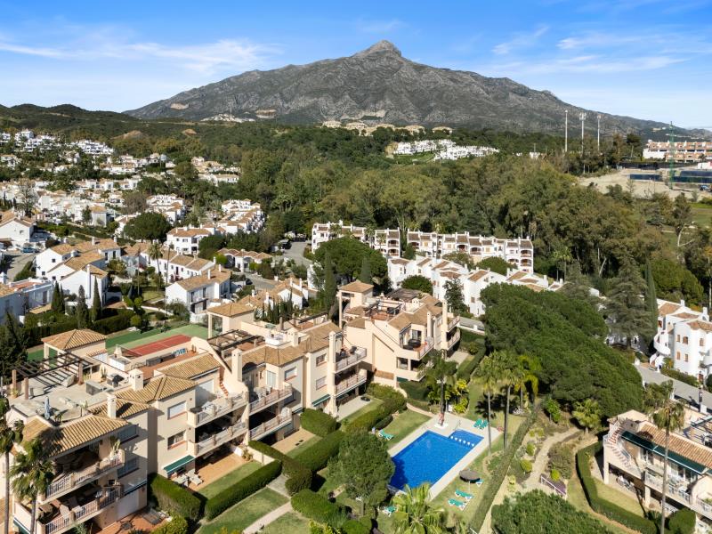 Volledig Gerenoveerd Drie-Slaapkamer Appartement in Las Brisas, Nueva Andalucía