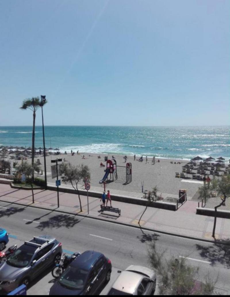 Lejlighed med panorama udsigt til stranden i Fuengirola