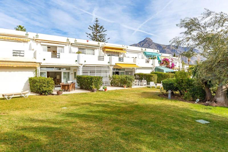 Geschakeld huis te koop in Los Algarrobos, Nueva Andalucia