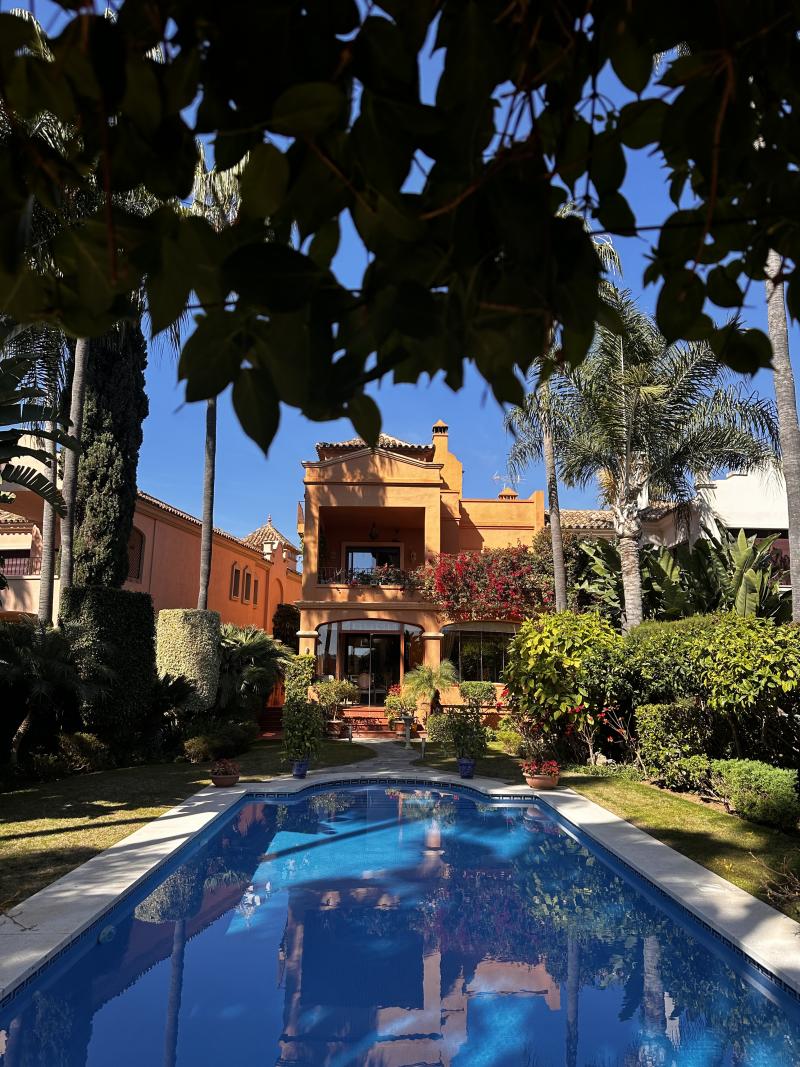 Luxury Living in a Secure Haven! La Alzambra – Puerto Banus – Golden Mile