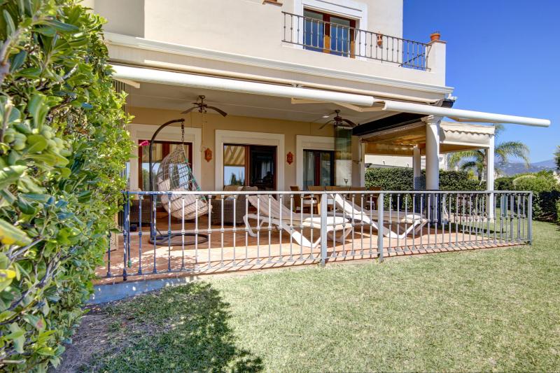 Magnifique maison de ville de 4 chambres avec vue sur la mer à vendre à Paraiso Hills, Estepona