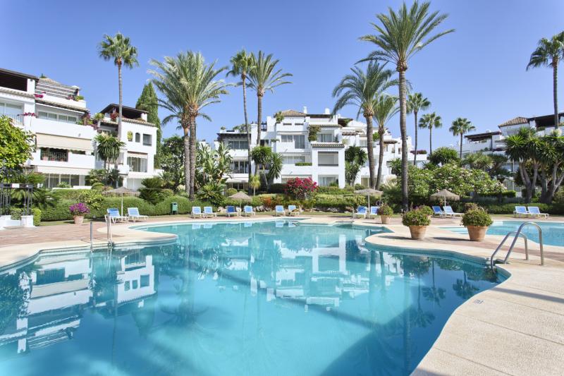 Presenting a Luxurious Beachside 2-Bedroom Duplex Penthouse for sale in Alcazaba Beach, Estepona