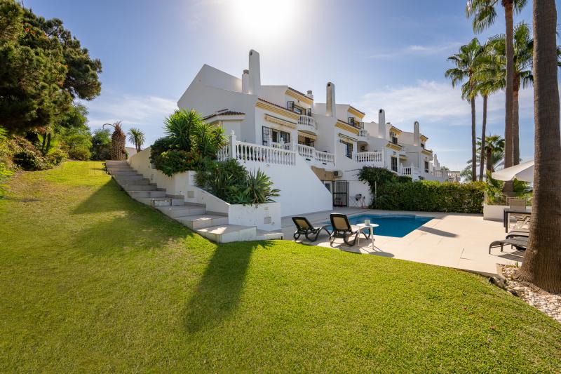 Spacious 4-Bed Townhouse in Calahonda with Panoramic Views and Private Pool
