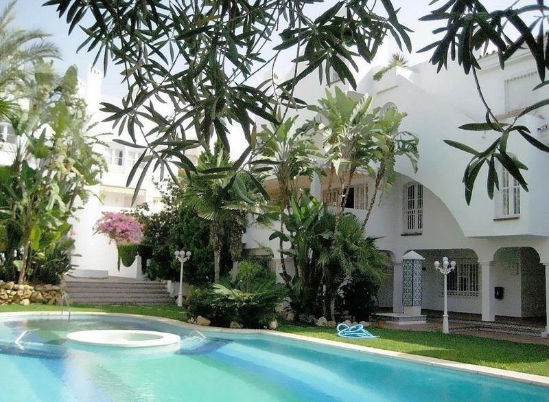 Appartement te koop in Rocamar, Marbella Golden Mile