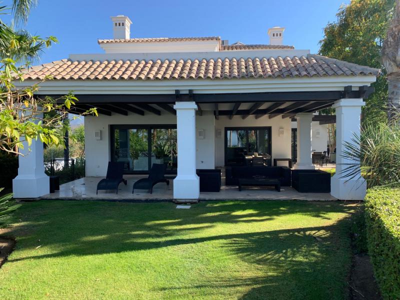 Villa te koop in Lomas de Magna Marbella, Marbella Golden Mile