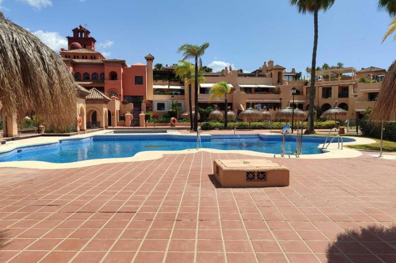 Appartement begane grond te koop in La Cartuja del Golf, Estepona Oost