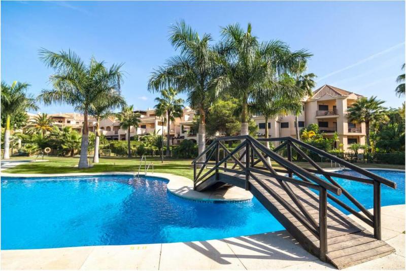 Apartamento Planta Baja en venta en Las Mimosas, Marbella - Puerto Banus