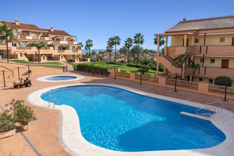 Smuk, et soveværelse første sal lejlighed i gated community Wyndham Resorts, Mijas Costa