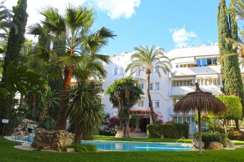 Vidunderlig treværelses lejlighed i det velkendte og indhegnede område Marbella Real