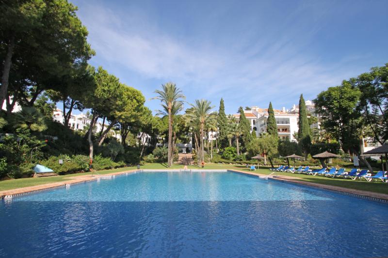 Fantastisk to soveværelser, duplex penthouse i det stadigt populære samfund af Señorio de Marbella