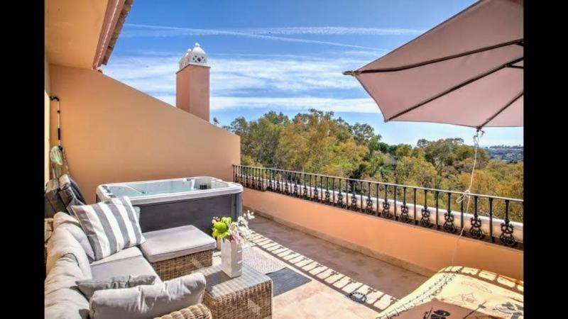Luksus to værelses sydvendt duplex penthouse med vidunderlig havudsigt i Vista Real, Nueva Andalusien
