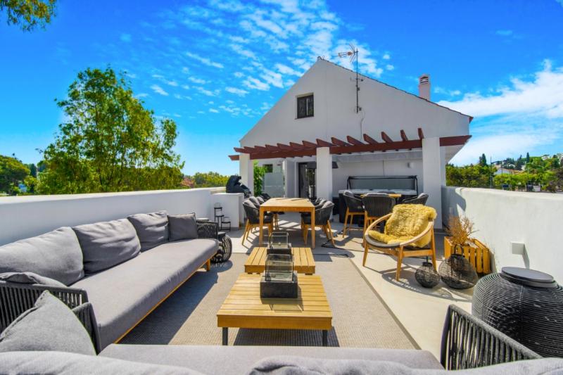 Superb four-bedroom duplex penthouse in the prime location of Nueva Andalucia, Marbella