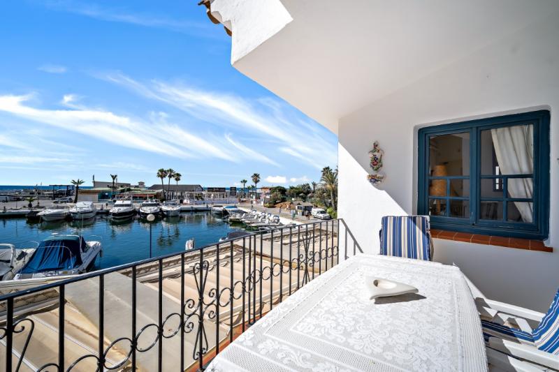 Incredible four bedroom south facing apartment on the front line of Cabopino Port with stunning views