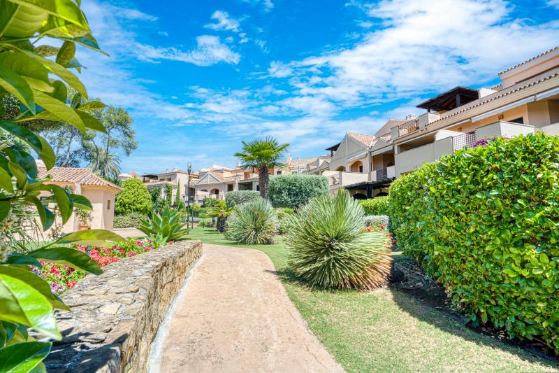 Fantastic Three-Bedroom Apartment in Las Mimosas Beach Gardens, Nueva Andalucía