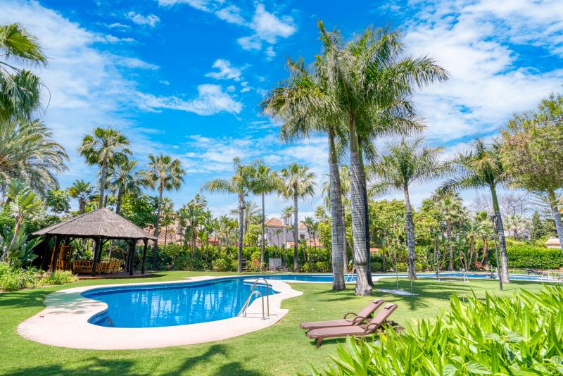 Fantastisk 3-værelses lejlighed i Las Mimosas Beach Gardens, Nueva Andalusien