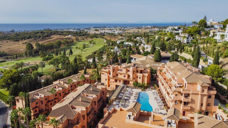 Magnifiquement présenté, appartement en rez-de-chaussée de deux chambres situé dans Urbanisation Royal Marbella Golf Resort