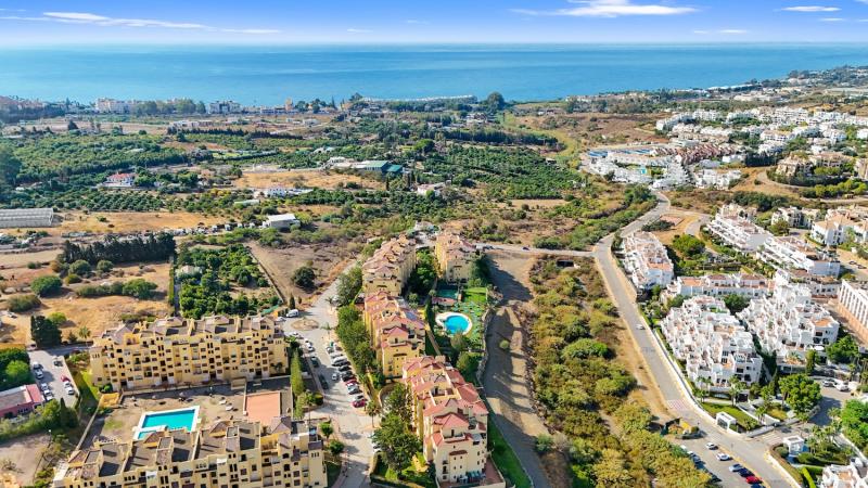 En underbar tre sovrum lägenhet i gated community Loma Real, Estepona