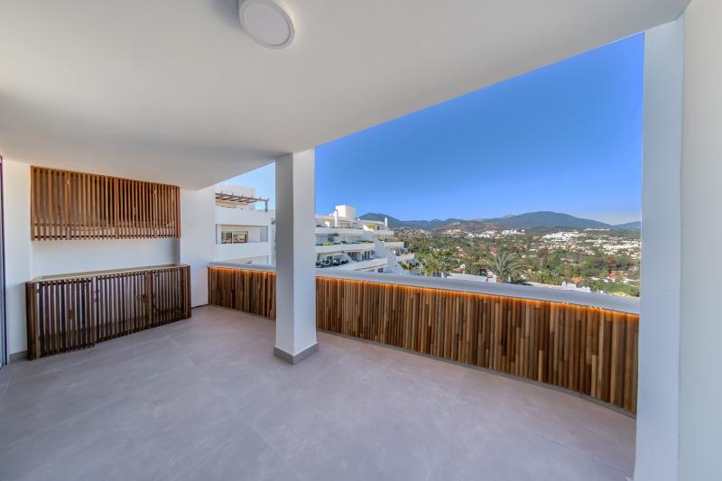 Incredible, beautifully renovated two bedroom penthouse in the gated community of Jardines de Andalucía, Nueva Andalucia